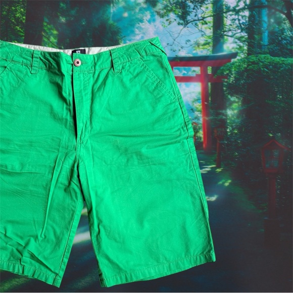 Bermuda Shorts size 34 Green Flat Front - Picture 3 of 5